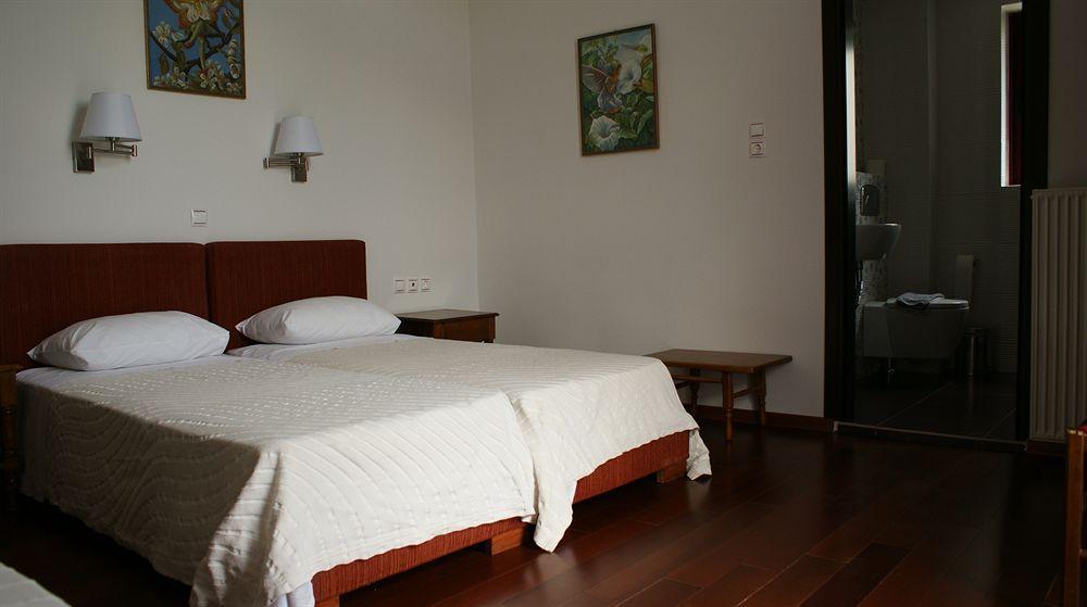 Dryades & Orion Hotel 2*