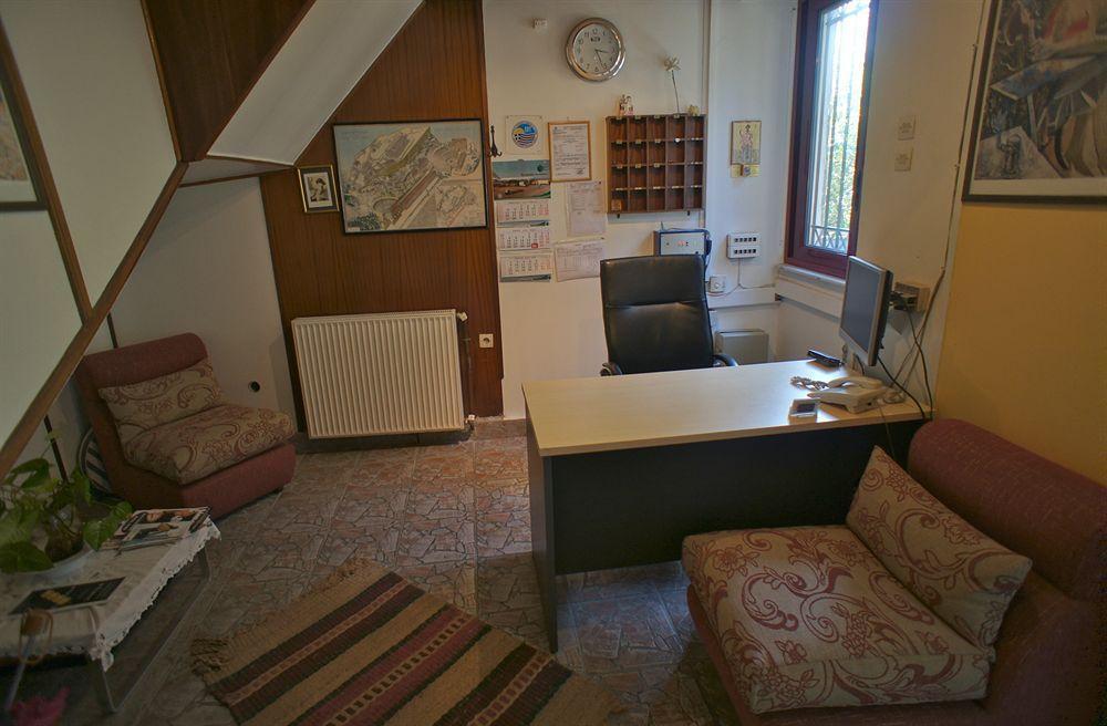 Dryades & Orion Hotel Atena